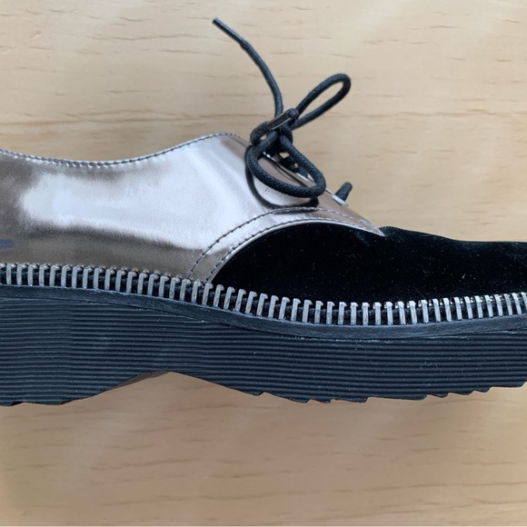 Michael Kors - Women’s Vivia Lace Up Platform Oxfords (6 1/2) - Picture 6 of 6